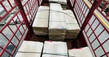  黄金麻花岗岩荔枝面，光面毛板装车完成