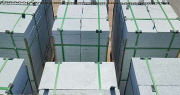  芝麻白花岗岩5公分地铺石 花岗岩厂家工厂装车日常