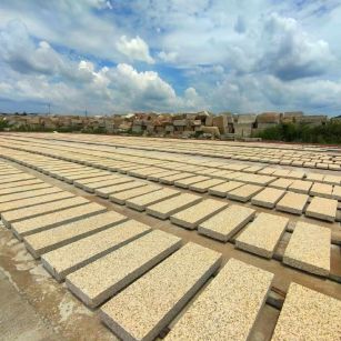  黄金麻荔枝面花岗岩石材地铺石防护中