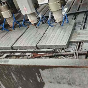  芝麻白花岗岩荔枝面盲道雕刻