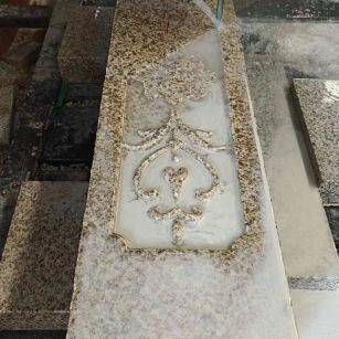  黄金麻花岗岩异形加工雕刻栏杆大柱