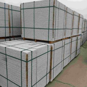  白麻花岗岩石材荔枝面地铺石（300*600*50）