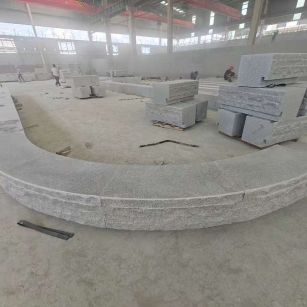  芝麻白异形坐凳，自然面光面弧形加工