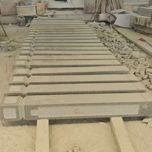  芝麻白异形加工雕刻-栏杆大柱，方柱