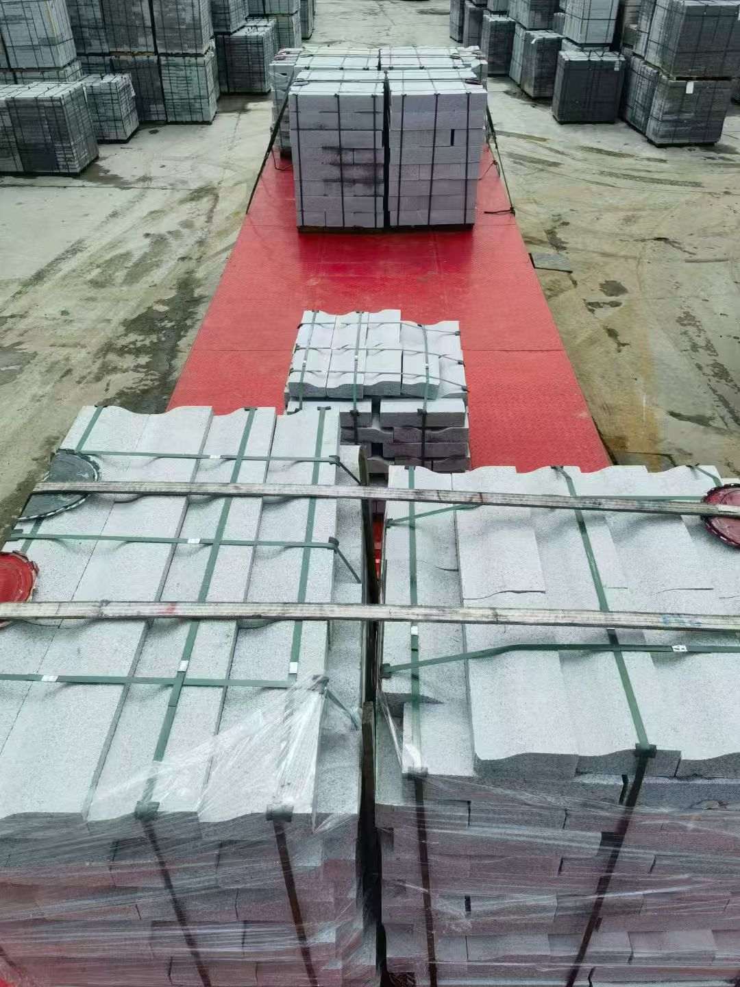  芝麻白仿形加直形路沿石出货日常