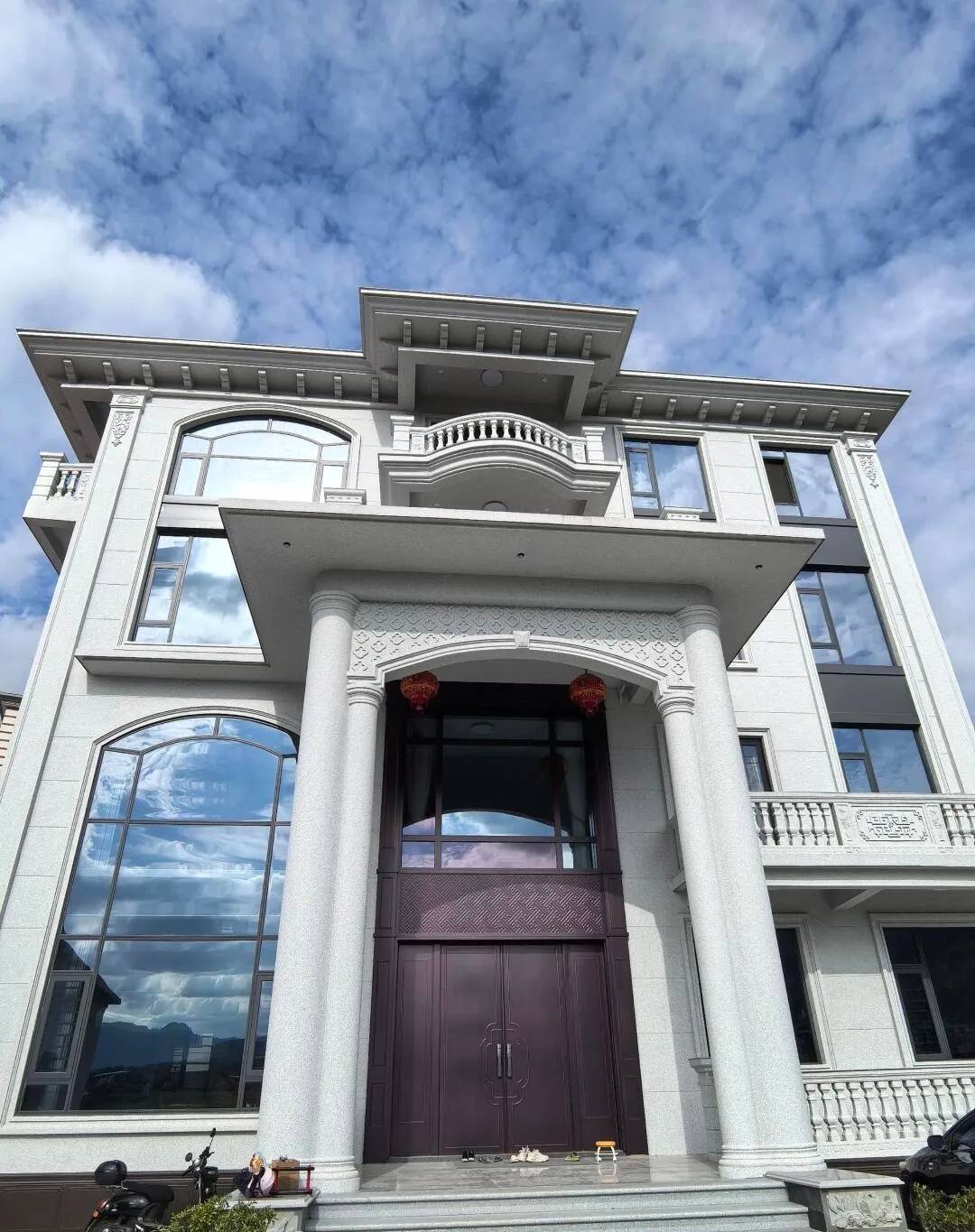 白麻别墅外墙干挂石材效果示例