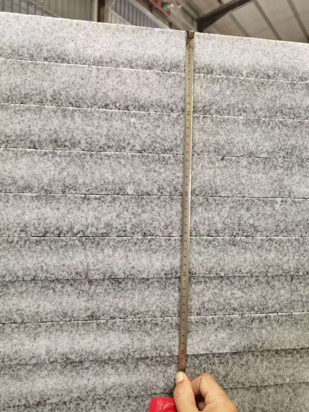  芝麻白火烧成品厚薄均匀，B料价格接近A料质量