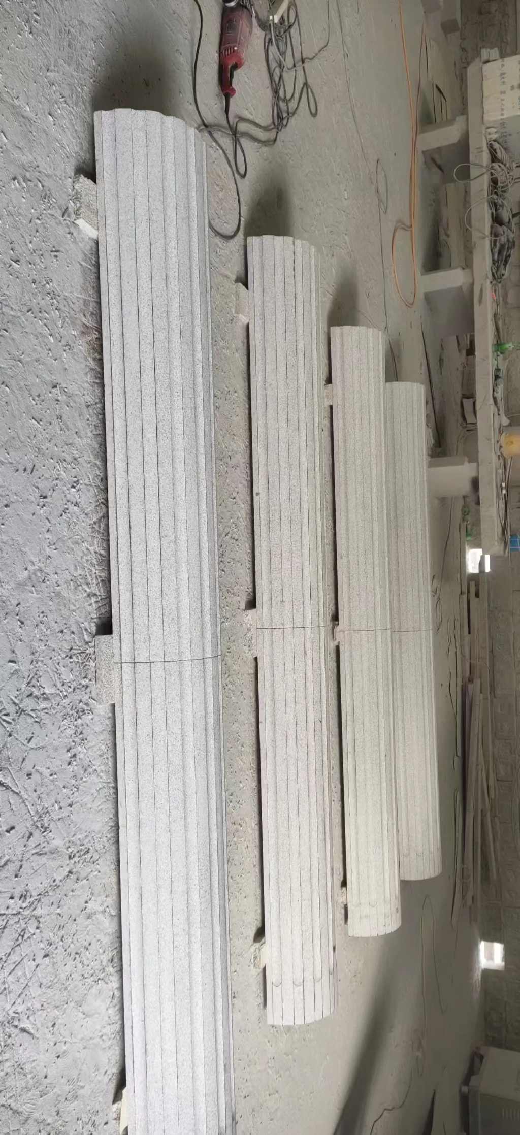  花岗岩厂家带你看白麻花岗岩门楼大柱柱皮