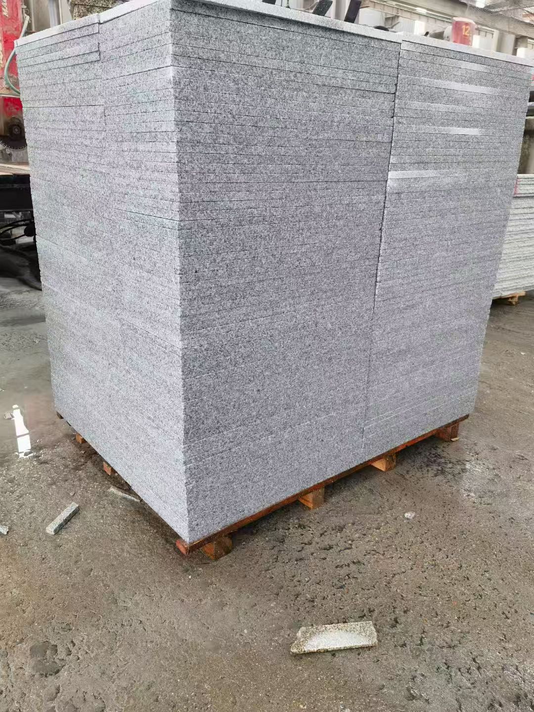  芝麻白火烧面1.8厚300*600地铺石，尺寸标准，厚薄均匀