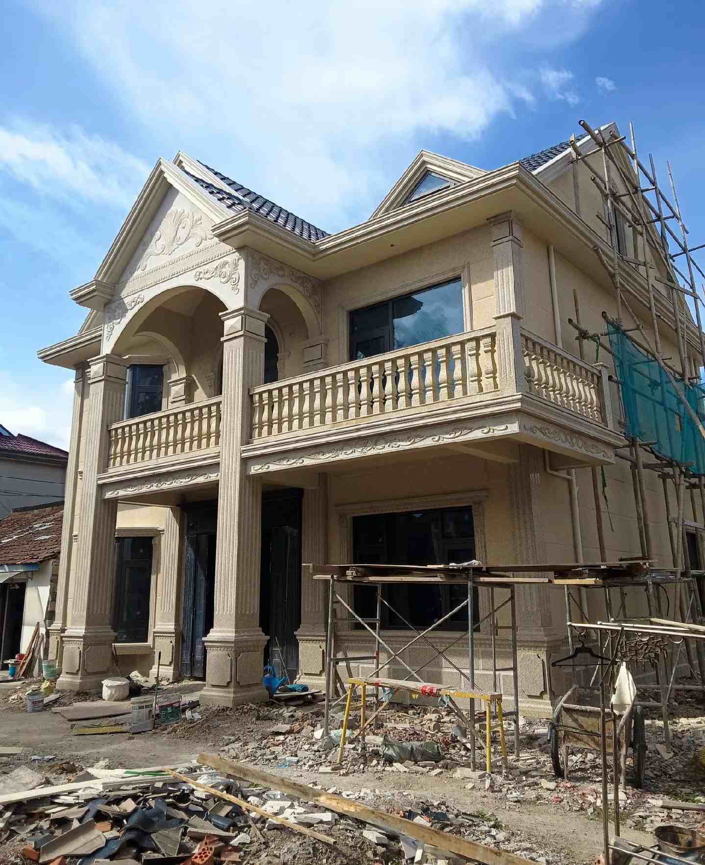  黄金麻花岗岩石材私人别墅雕花门楼柱阳台栏杆