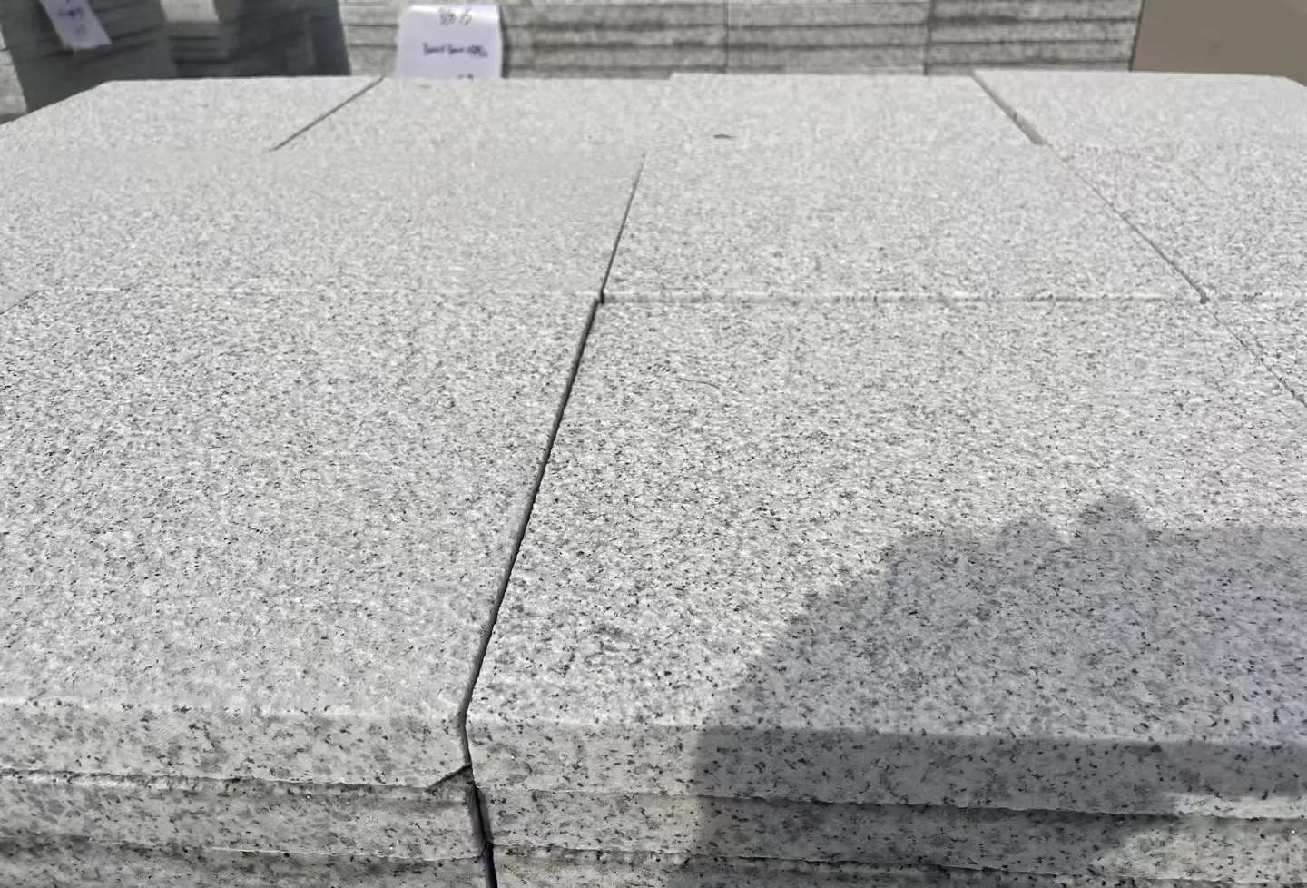  白麻花岗岩石材推荐 荔枝面地铺石