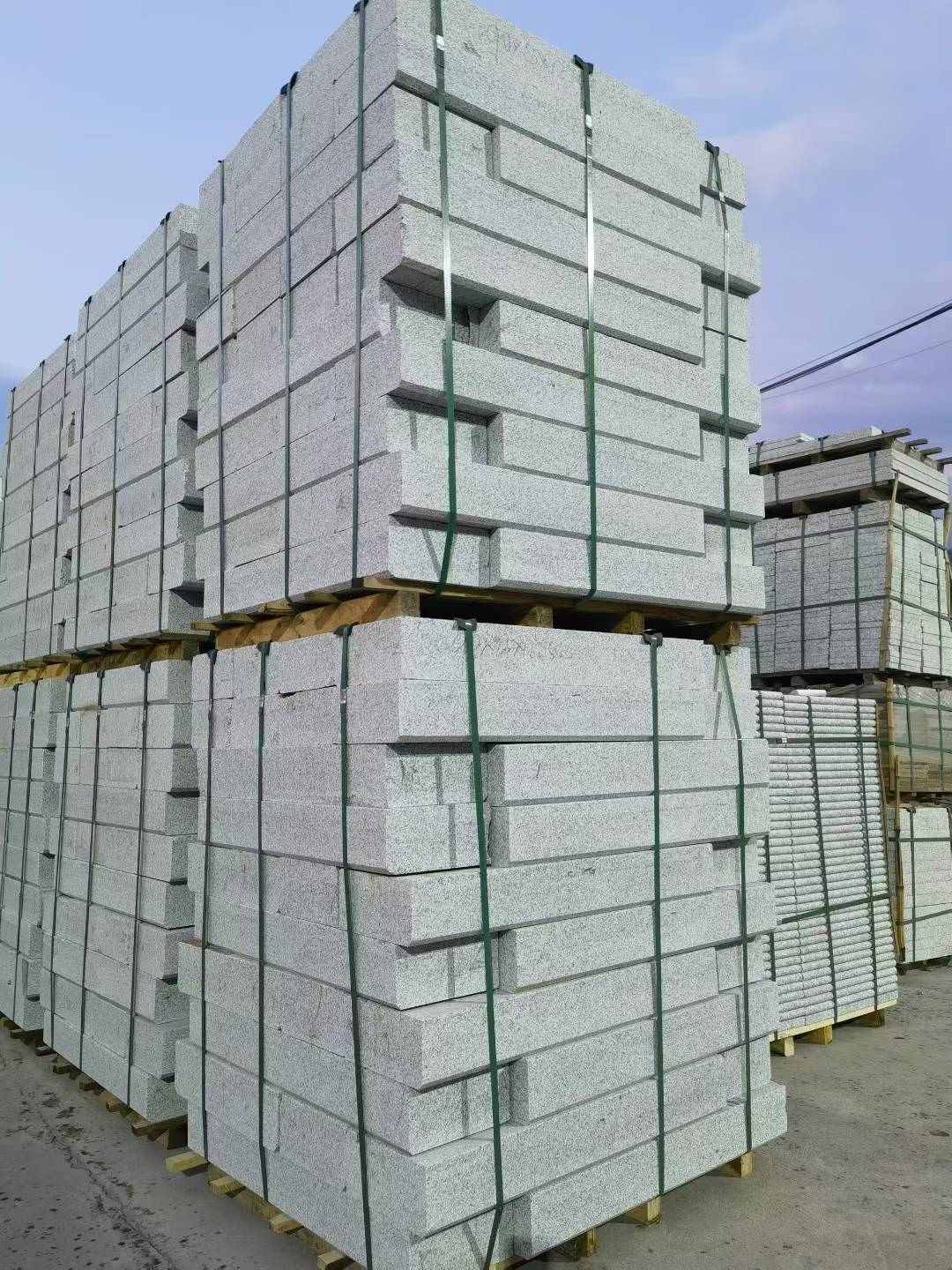  芝麻白花岗岩路沿石，路缘石，路肩石，道牙，立缘石，马路牙子，街沿石，侧石等