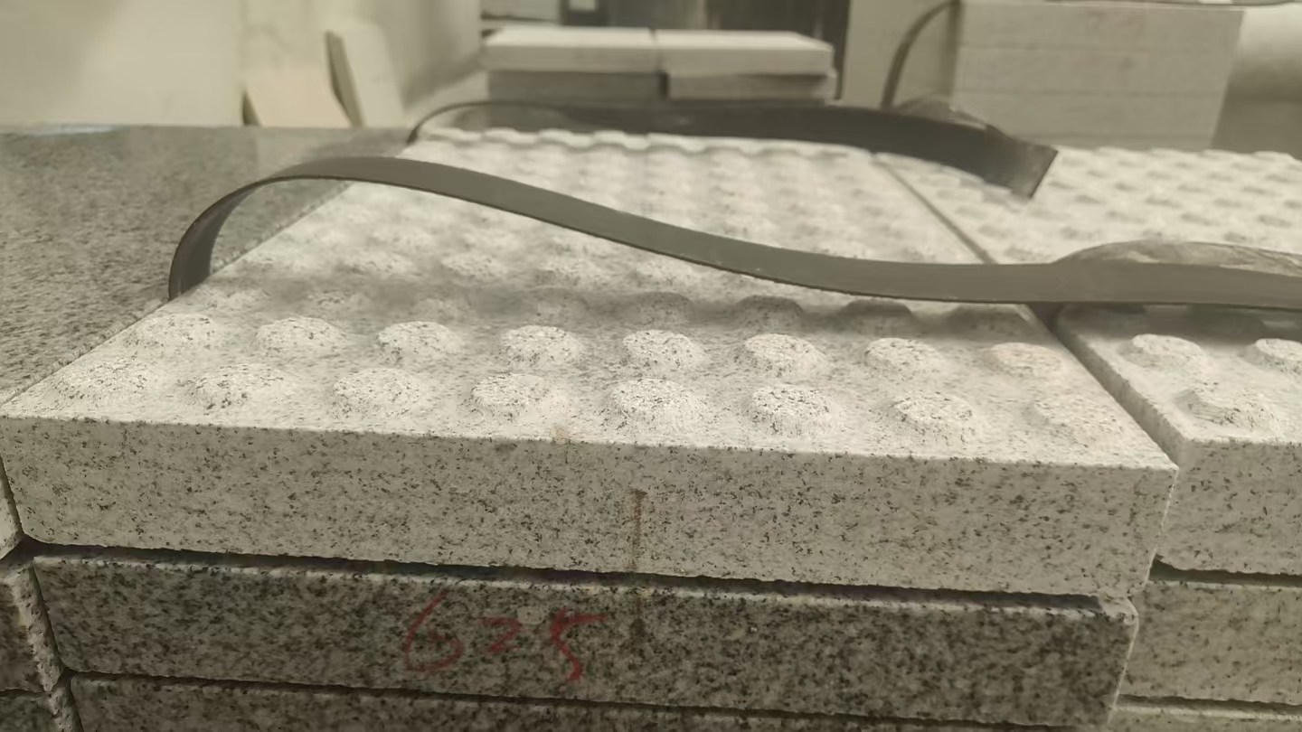  芝麻白花岗岩6.0公分荔枝面五轴加工雕刻盲点