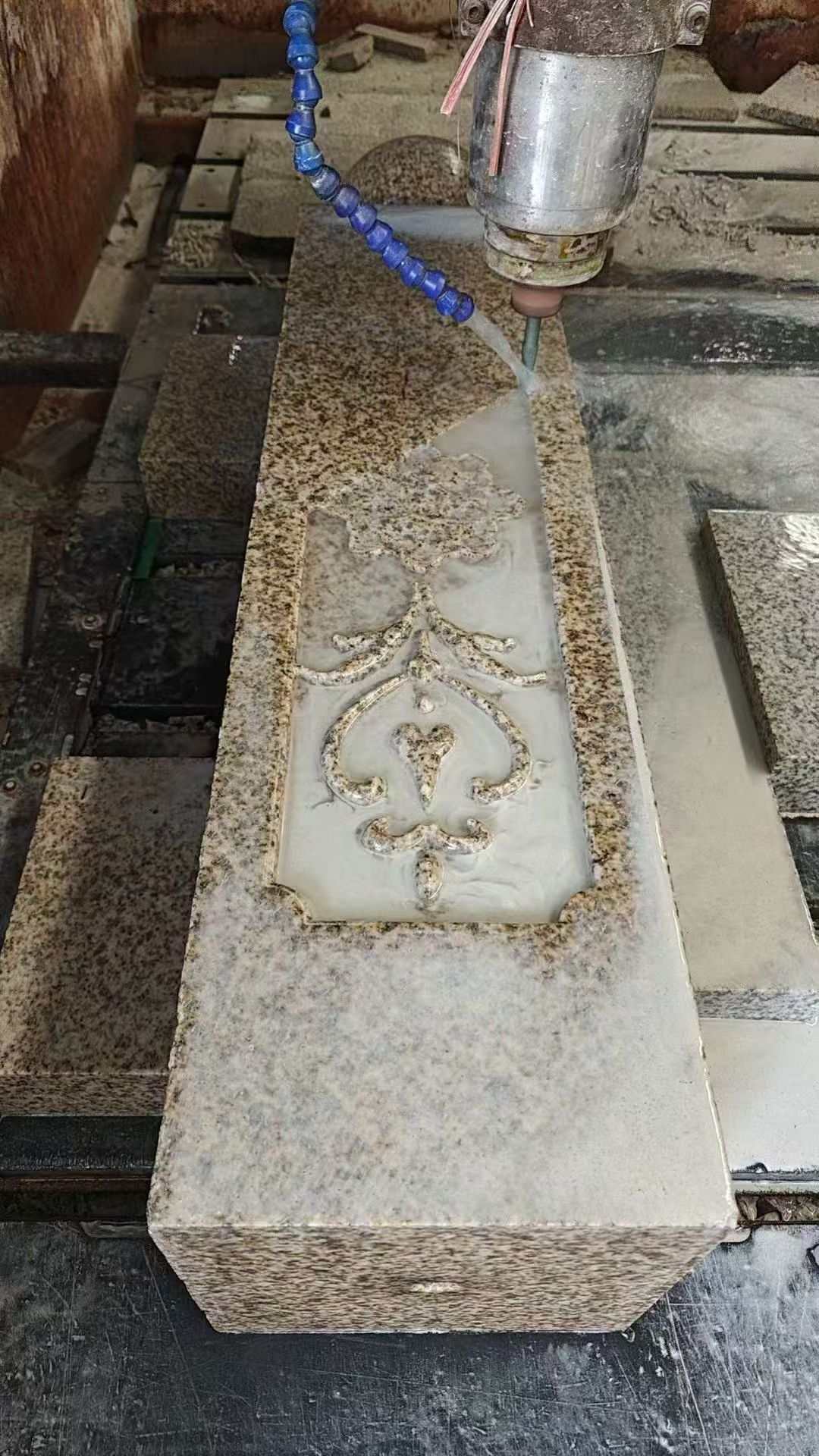  黄金麻花岗岩异形加工雕刻栏杆大柱