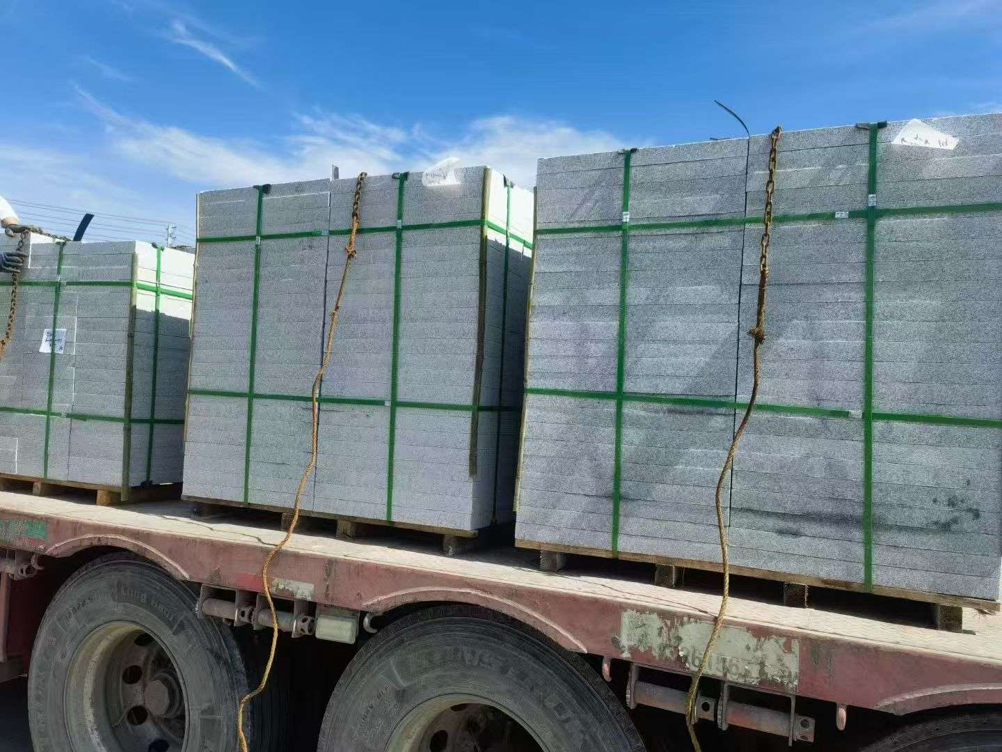  芝麻白花岗岩地铺石装车日常