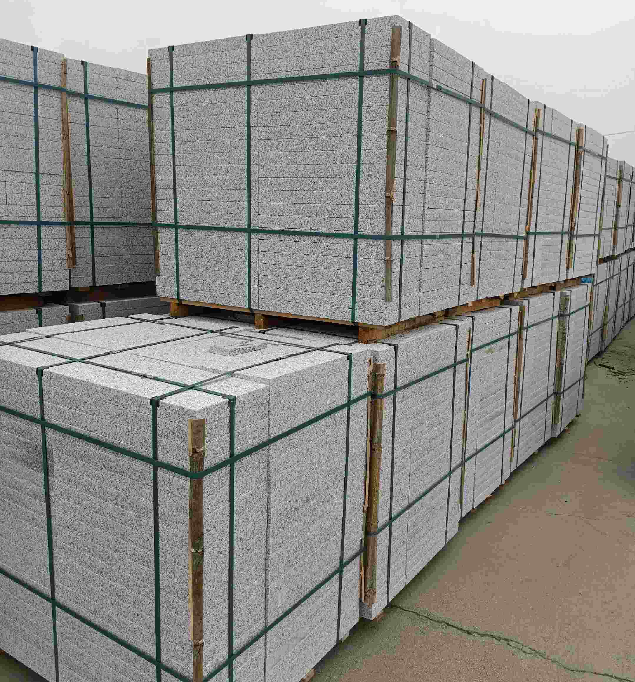  白麻花岗岩石材荔枝面地铺石（300*600*50）