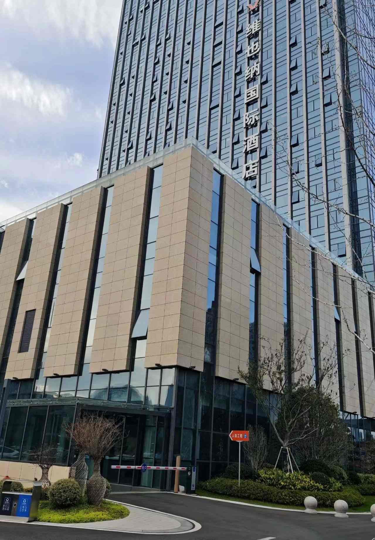  黄金麻花岗岩外墙干挂