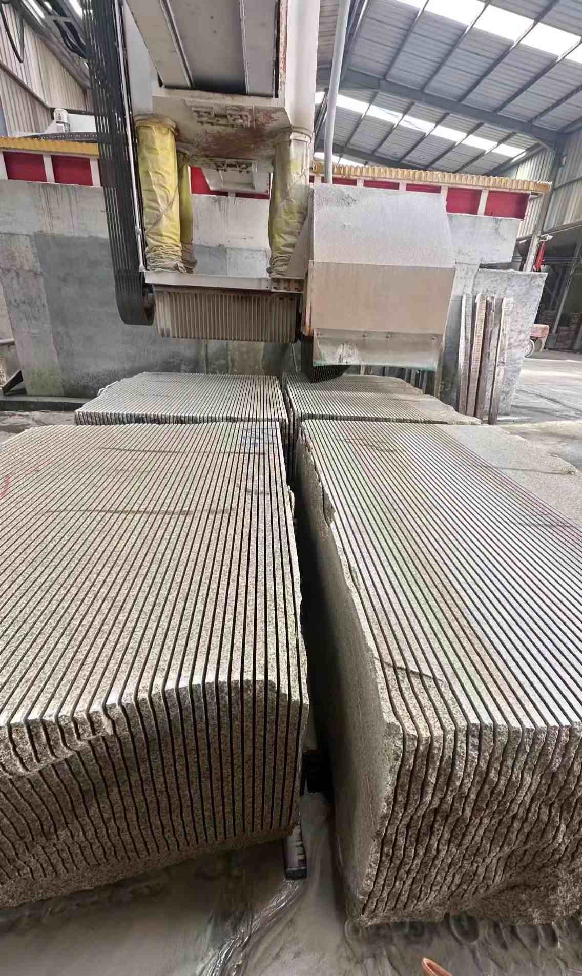  车间生产日常，黄金麻白麻花岗岩