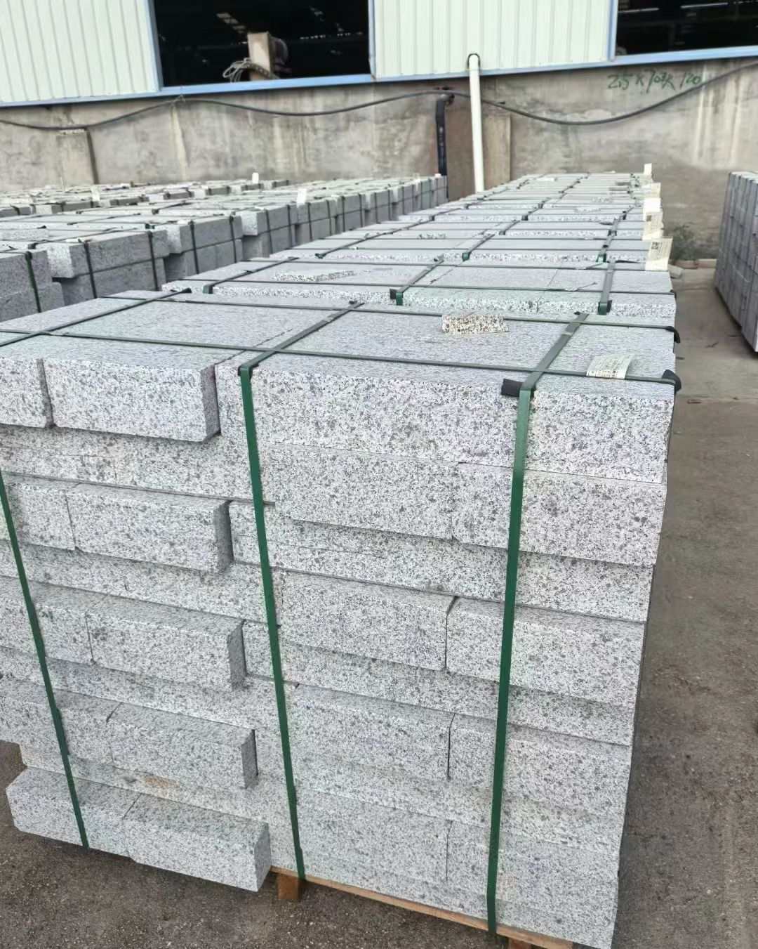  白麻花岗岩路沿石，弧形路沿石，道牙石，马路牙子，界石，路缘石，平沿石，直岩石，平缘石等
