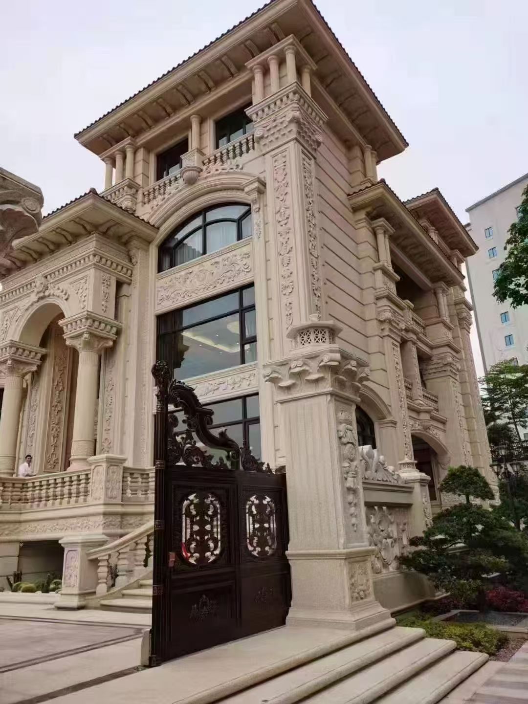  黄金麻花岗岩别墅外墙干挂效果展示