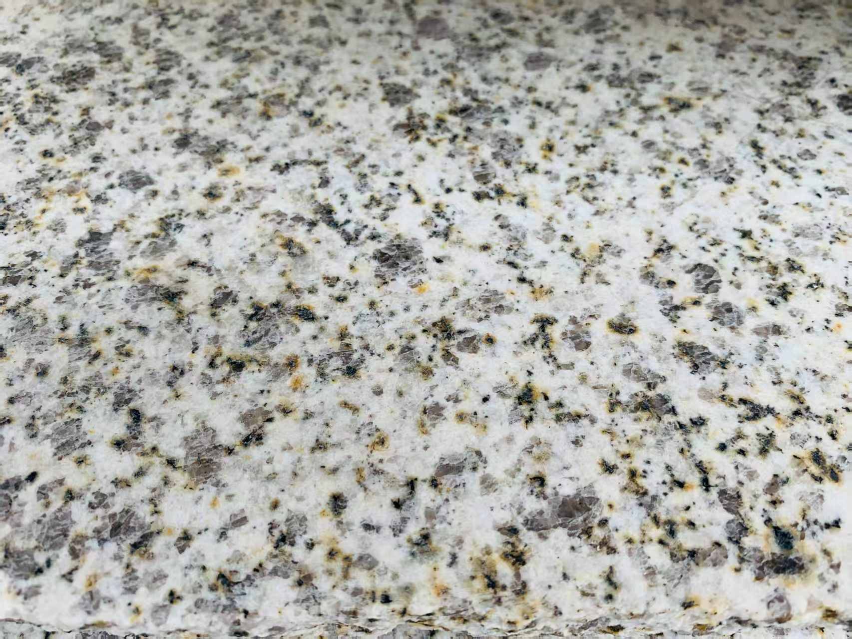  黄金麻花岗岩石材浅黄光面