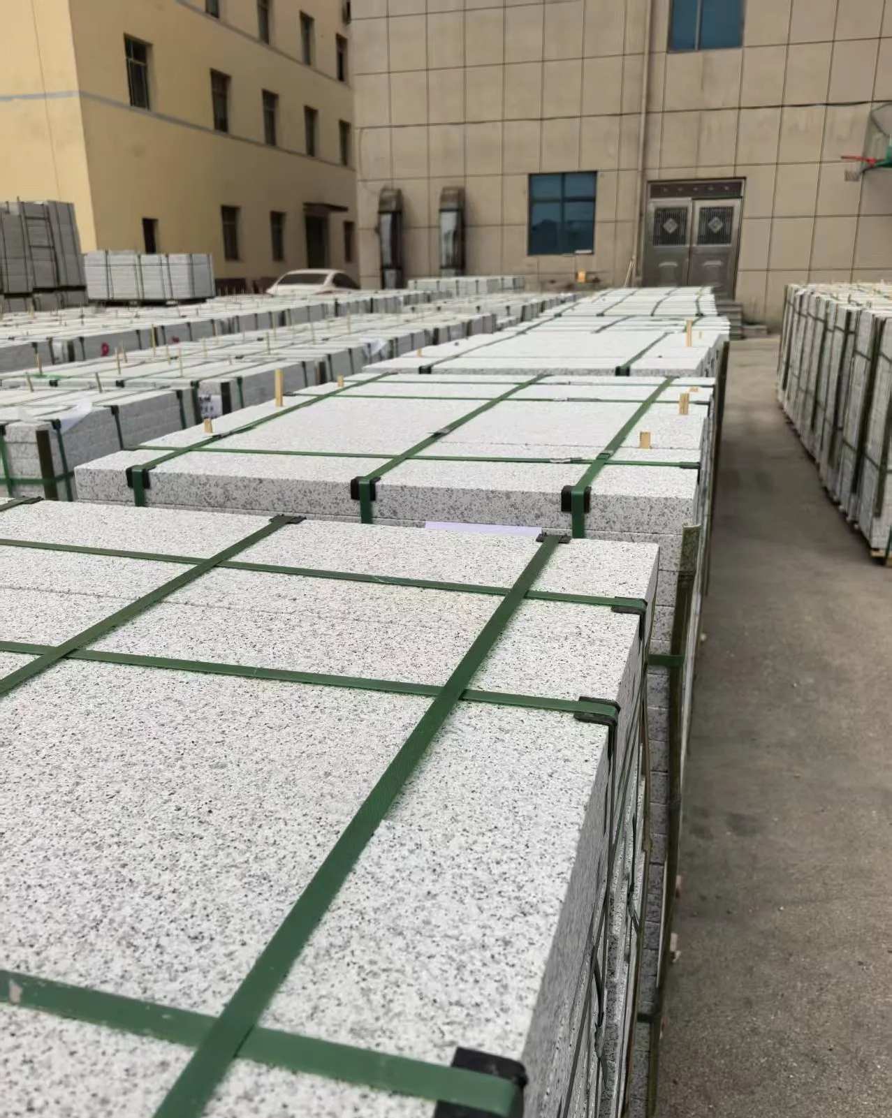  白麻花岗岩5.0公分荔枝面地铺石