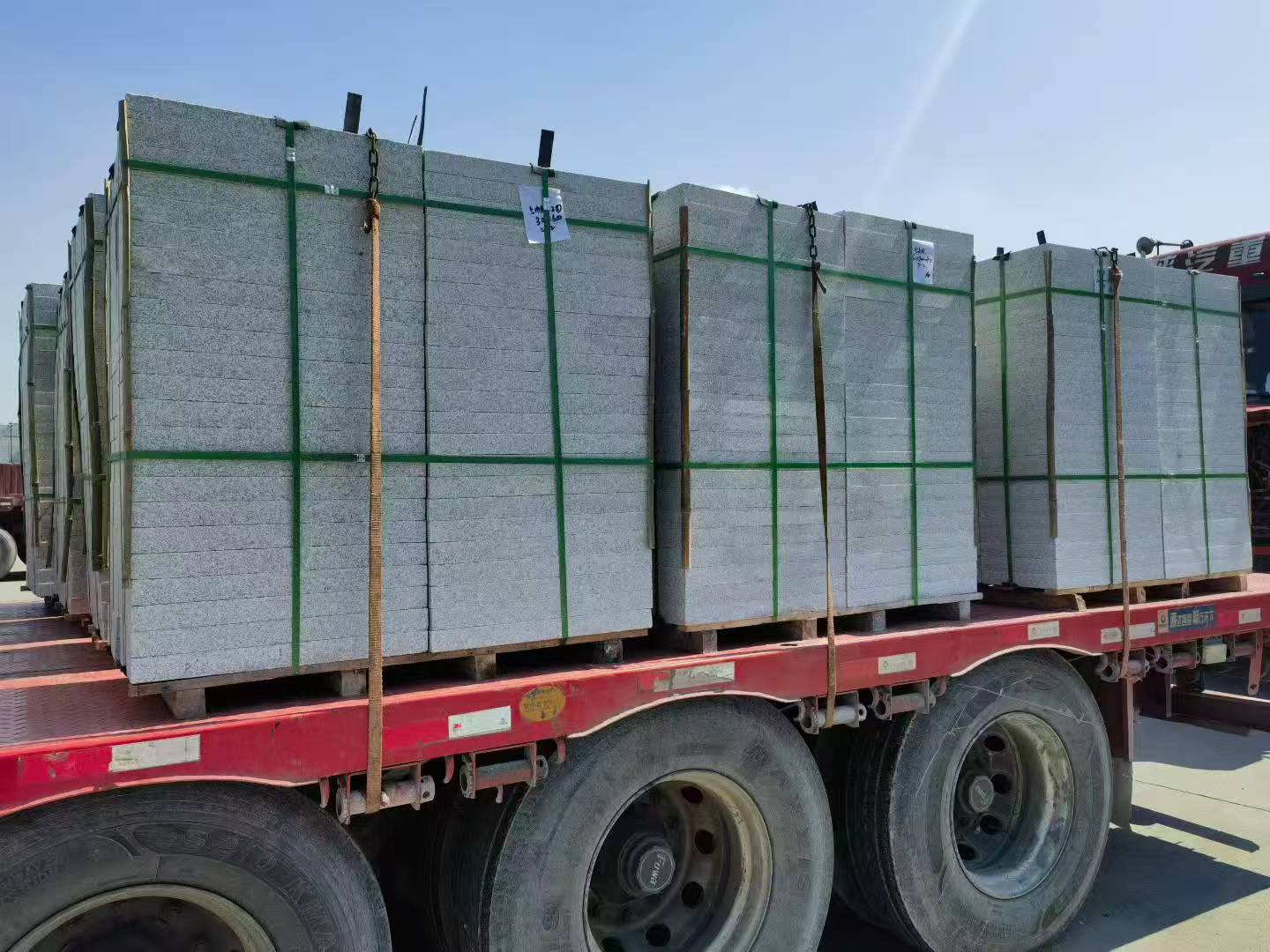 芝麻白花岗岩出货日常地铺石