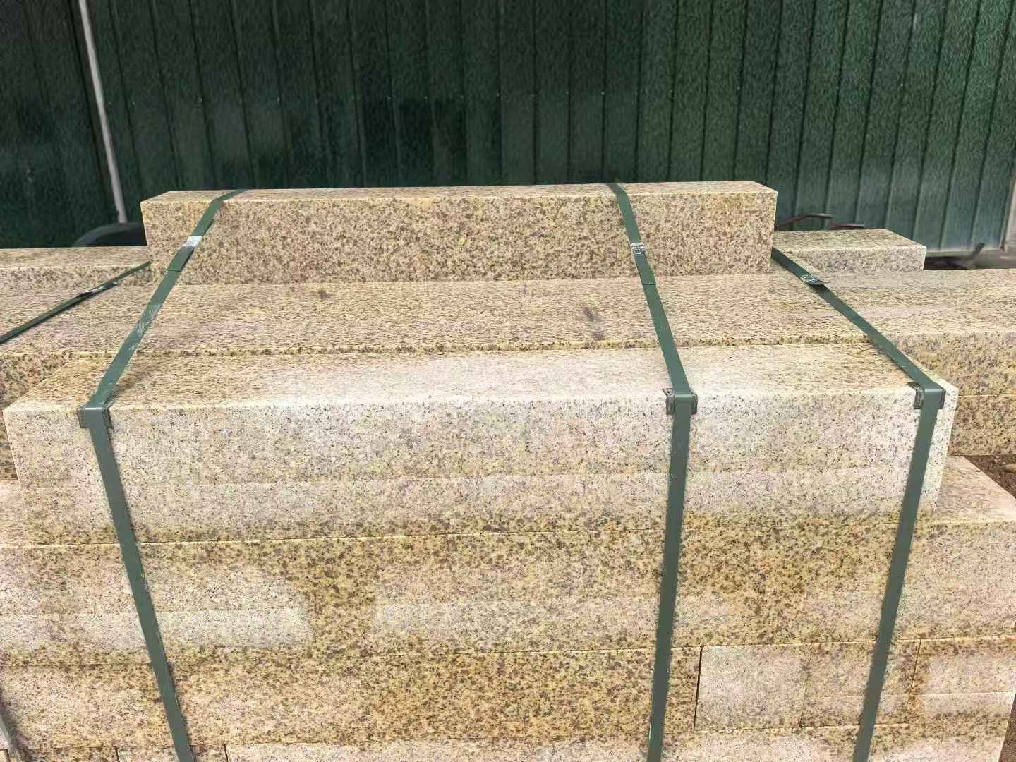  黄金麻花岗岩石材机切面栏杆料半成品