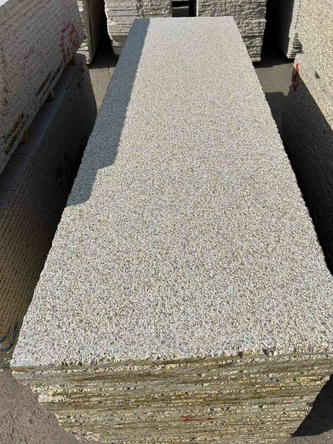  黄金麻花岗岩荔枝面毛板，半成品