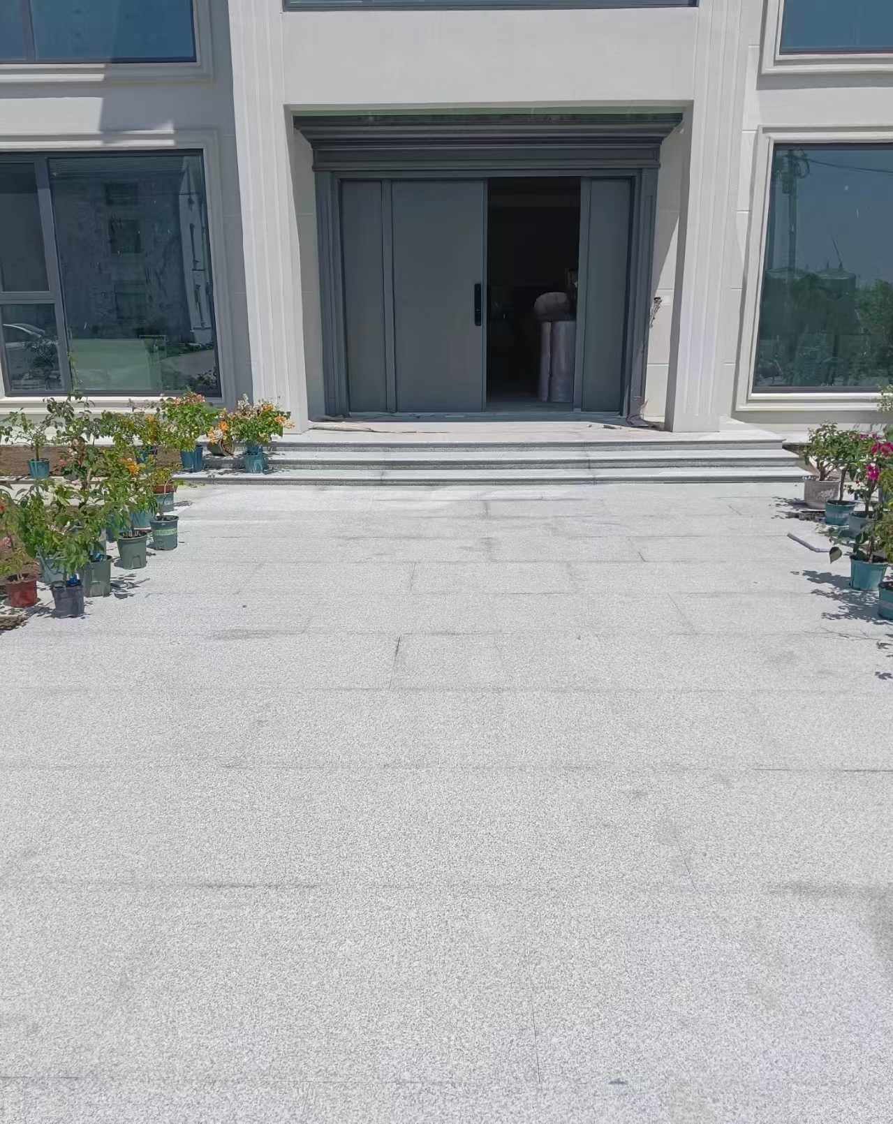  芝麻白花岗岩地铺石地面铺装