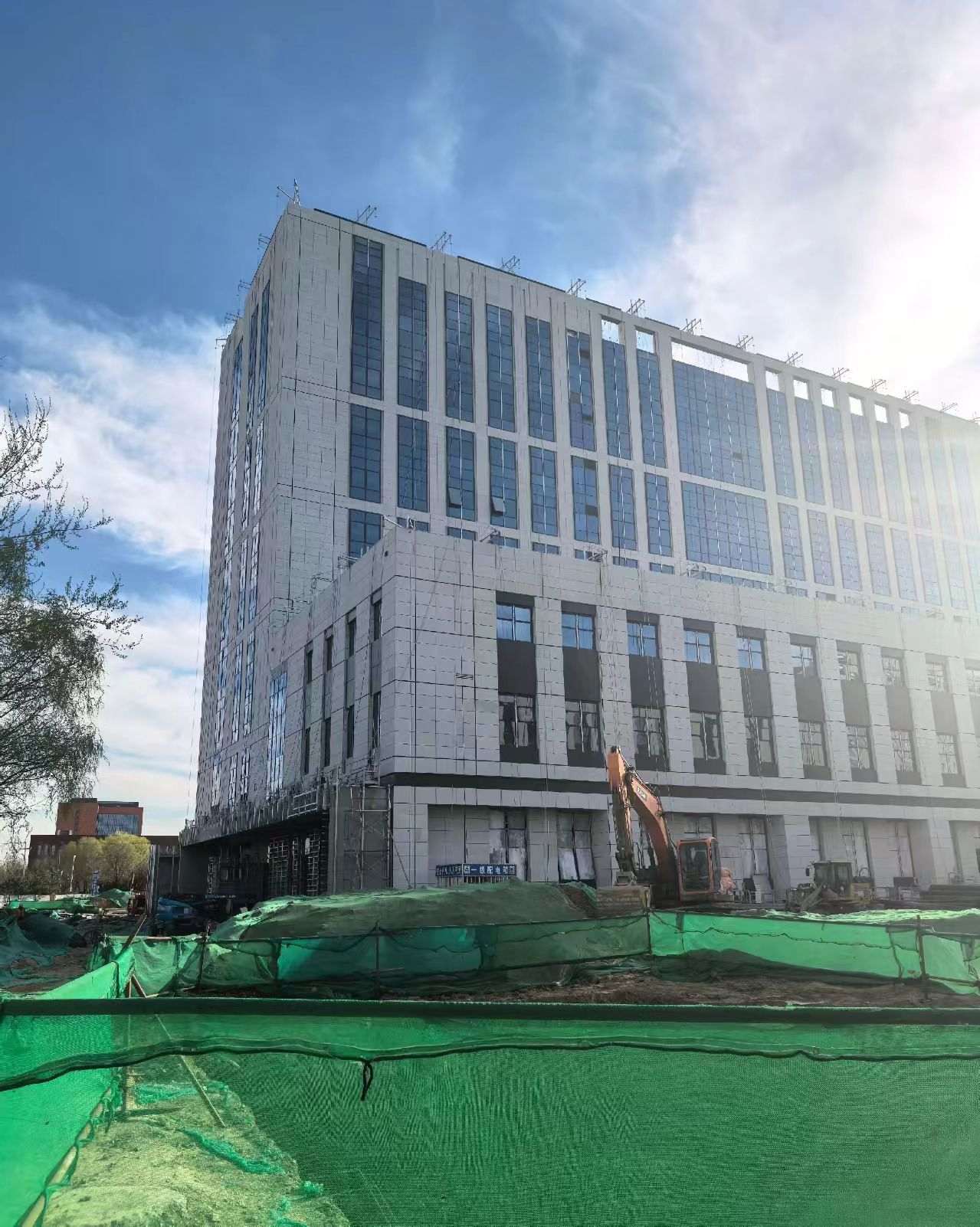  白麻花岗岩石材外墙干挂