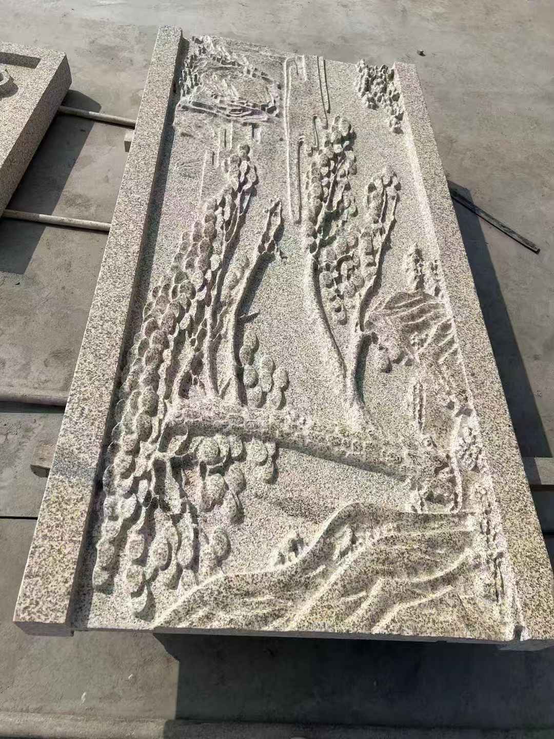  黄金麻雕刻板浮雕迎客松