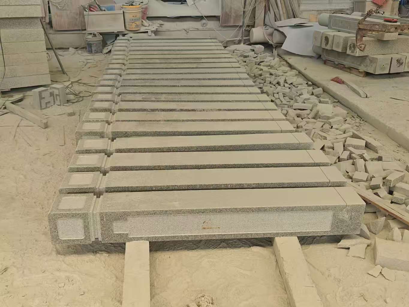  芝麻白异形加工雕刻-栏杆大柱，方柱