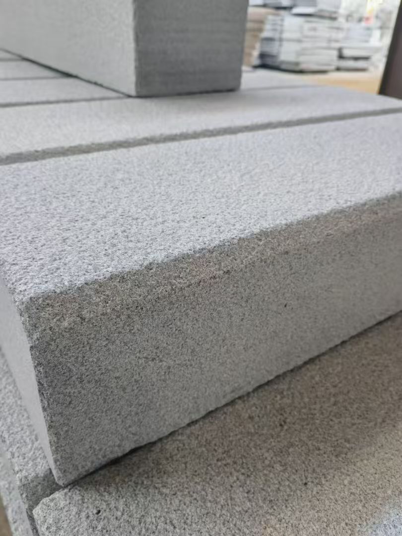  芝麻灰荔枝面路沿石