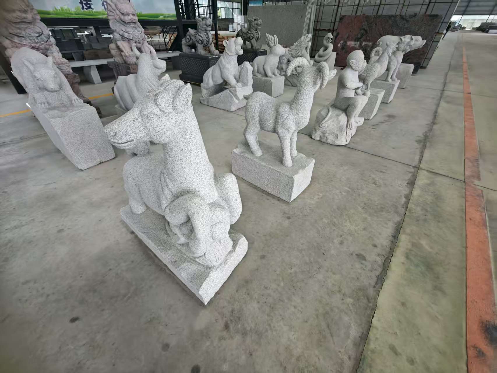  芝麻白花岗岩造型立体雕刻——十二生肖