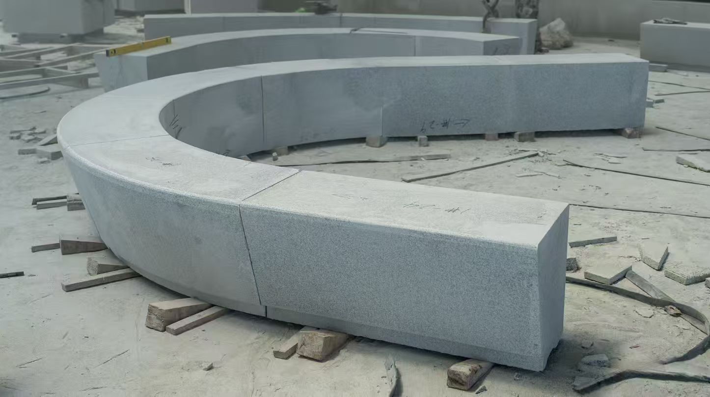  芝麻白花岗岩光面弧形坐凳