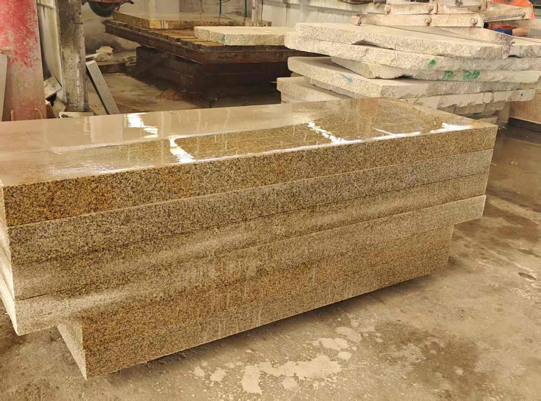  黄金麻栏杆料半成品加工中